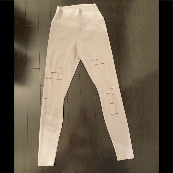 🆕 ALO YOGA laser cut/ripped leggings 🆕 - Picture 8 of 11